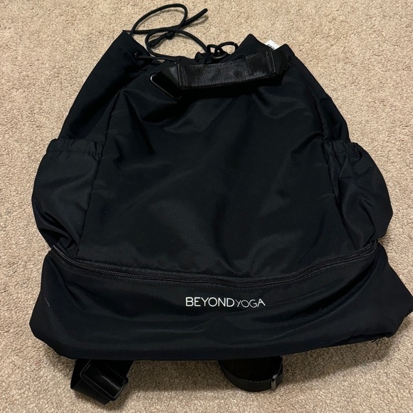 NEW Beyond Yoga Backpack Black Convertible Athletic Yoga Gym Bag NWT
